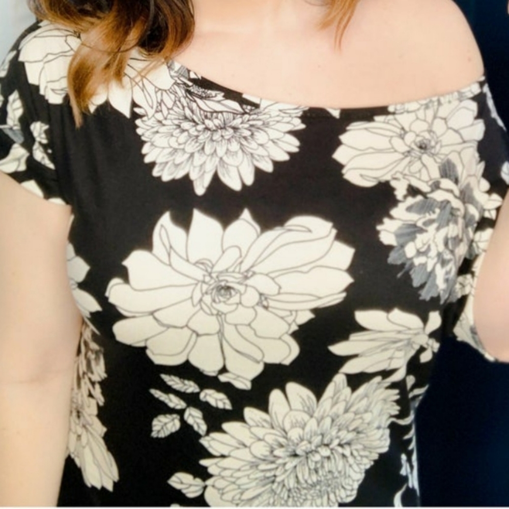 E.Luna off the shoulder floral top